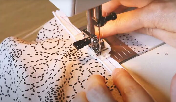 how to sew a super cute mini skirt, Inserting the invisible zipper