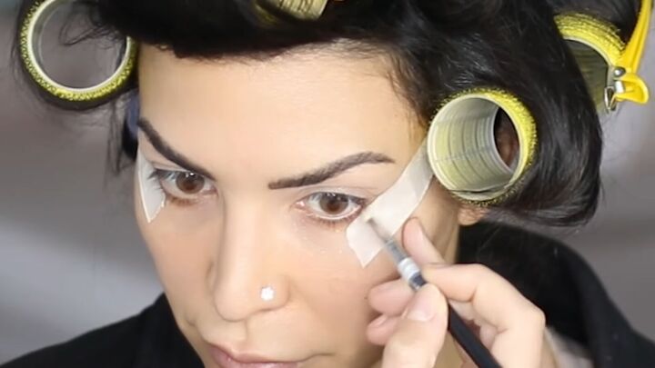 makeup tutorial super easy winged eyeliner hack, Applying eyeshadow