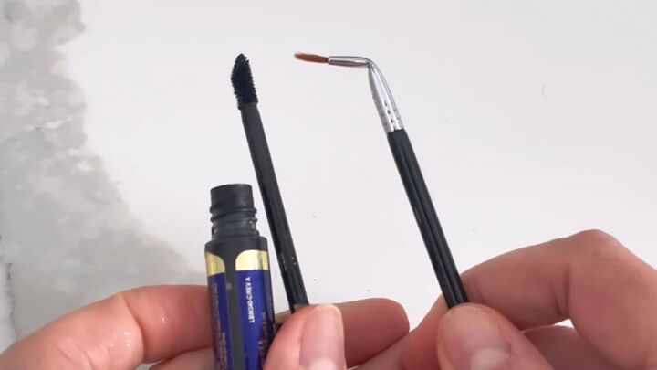 makeup tutorial super easy winged eyeliner hack, Eyeliner brush