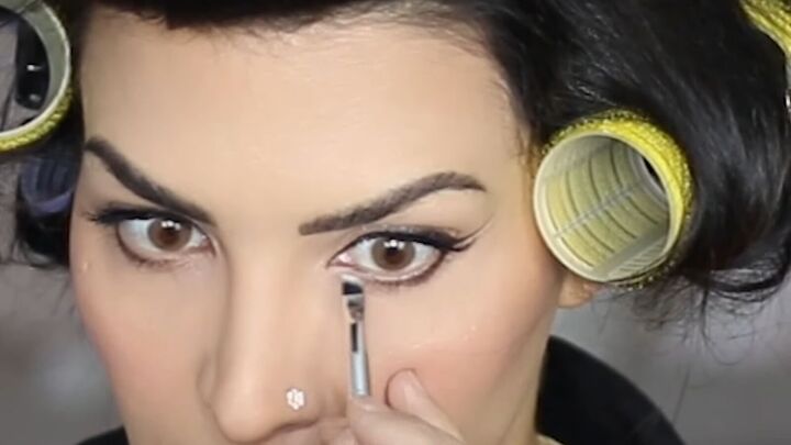 makeup tutorial super easy winged eyeliner hack, Adding lighter color