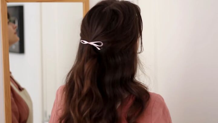15 quick and easy cottagecore hairstyle ideas, Half pony with a tiny bow