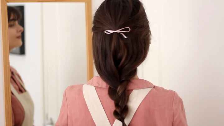 15 quick and easy cottagecore hairstyle ideas, Half pony to loose braid