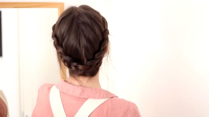 15 quick and easy cottagecore hairstyle ideas, French braided wreath