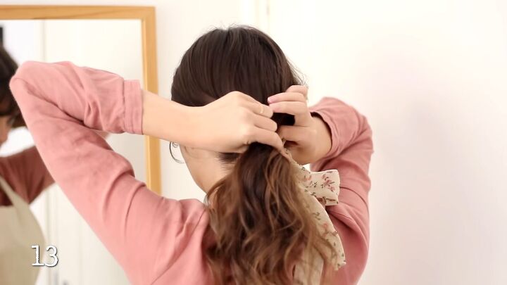 15 quick and easy cottagecore hairstyle ideas, Low ponytail with a bow