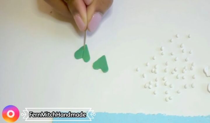 how to diy monstera leaf earrings from polymer clay, Marking leaves