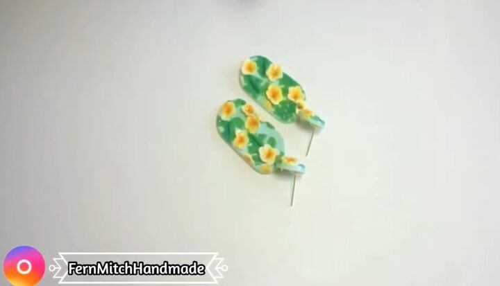 how to diy monstera leaf earrings from polymer clay, Attaching jump rings