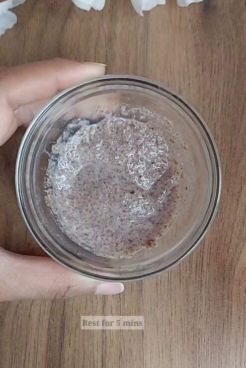 this diy mask helps open pores and get rid of wrinkles, Combining the ingredients