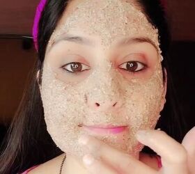 this diy mask helps open pores and get rid of wrinkles, Applying DIY flaxseed mask to the skin