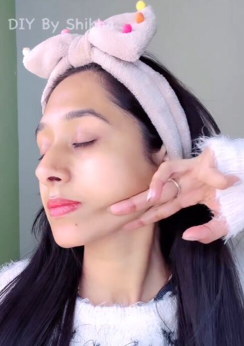 tutorial how to properly massage your face at home, Jawline massage