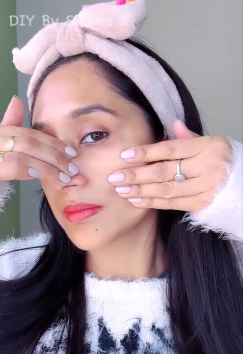Tutorial: How to Properly Massage Your Face at Home | Upstyle