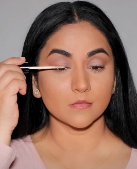 super easy mascara hack for seriously voluminous lashes, Priming lashes with concealer
