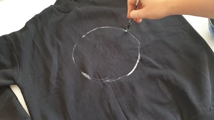 painting tutorial how to diy a cute planet sweatshirt, Painting a circle