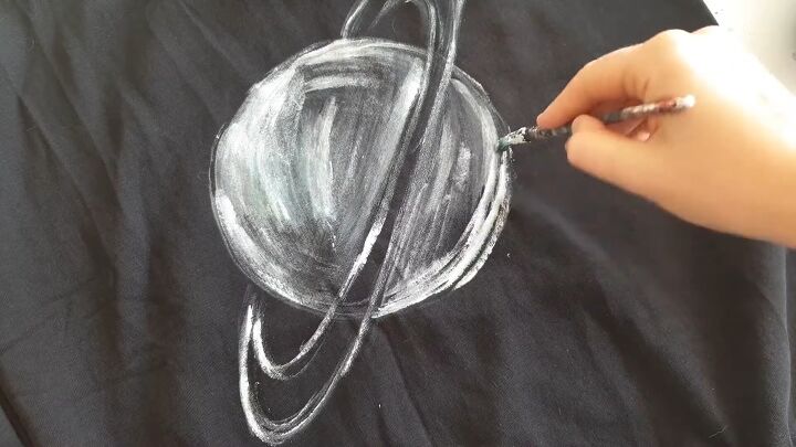 painting tutorial how to diy a cute planet sweatshirt, Filling planet in