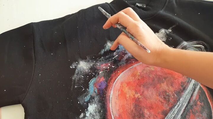 painting tutorial how to diy a cute planet sweatshirt, Adding stars