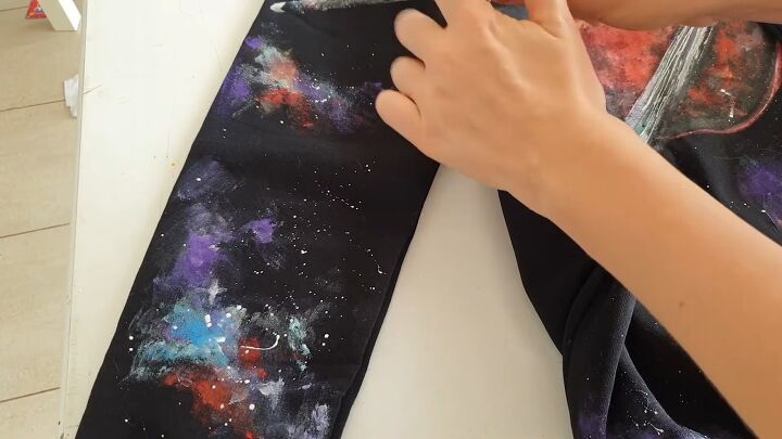 painting tutorial how to diy a cute planet sweatshirt, Painting the sleeves