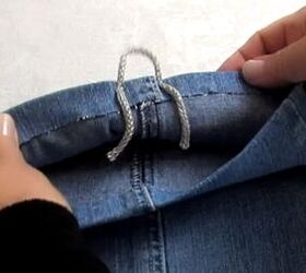 how to diy a small denim purse from old jeans, Button loop