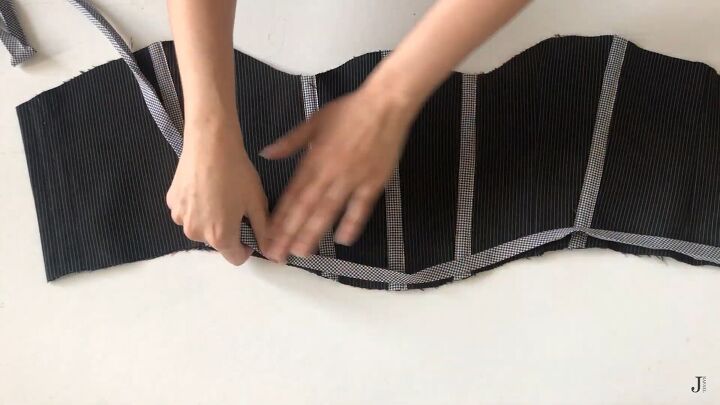 sewing tutorial how to make a corset belt, Adding bias for edges