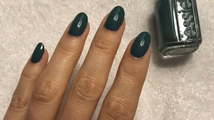16 easy tips to make your at home gel manicure last, Green gel polish on nails