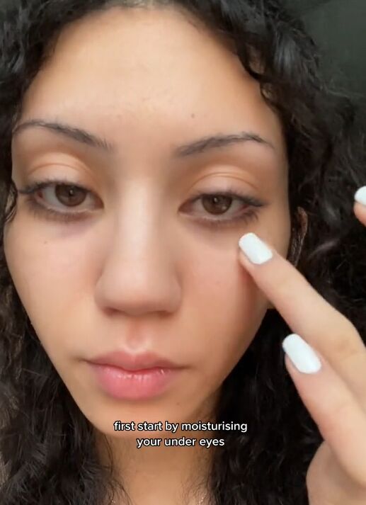 how to conceal hollow dark circles, Moisturizing under eyes