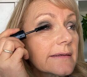 spring makeup tutorial an easy look for older women, Applying mascara