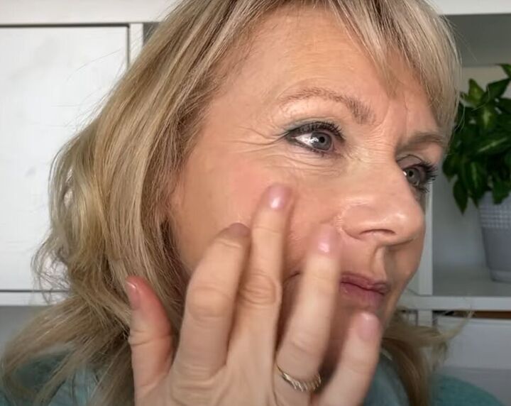 spring makeup tutorial an easy look for older women, Adding color to cheeks