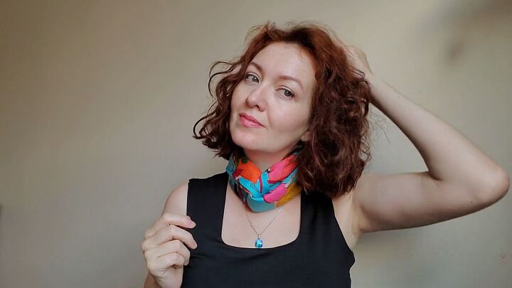 3 fun ways to wear a silk scarf on the neck, Style 1 The twisted loop