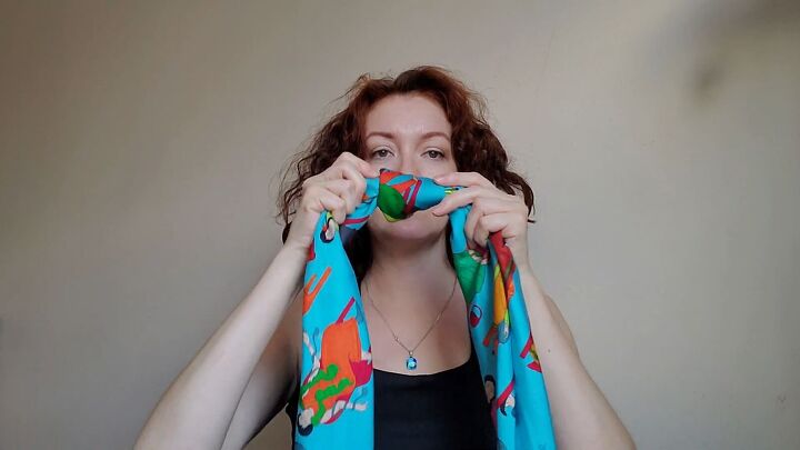 3 fun ways to wear a silk scarf on the neck, Knot