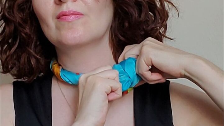 3 fun ways to wear a silk scarf on the neck, Tying knot