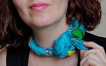 3 Fun Ways to Wear a Silk Scarf on the Neck
