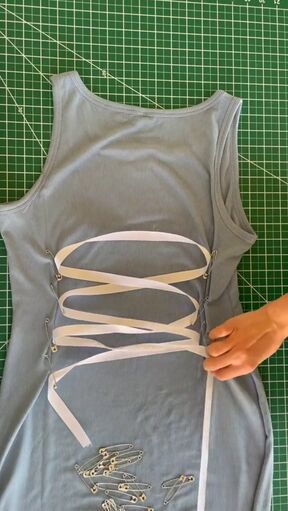 safety pin corset, Adding lace