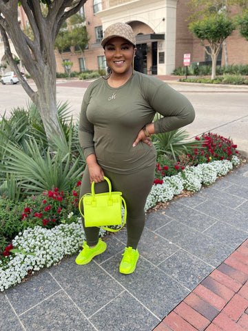 how to transition your fall outfits into the spring season morgan b, Morgan B wearing an olive green two piece set with a neon green handbag and sneakers