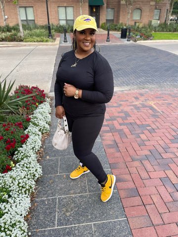 how to transition your fall outfits into the spring season morgan b, Morgan B wear all black set with a yellow hat mini croc skin bucket handbag and yellow Jordan one sneakers