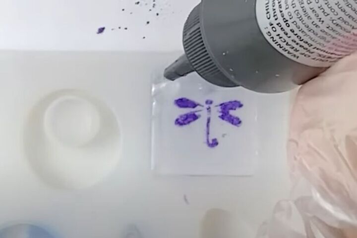 how to diy a cute resin dragonfly pendant, Adding resin