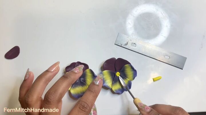 how to diy cute pansy earrings from polymer clay, Adding center