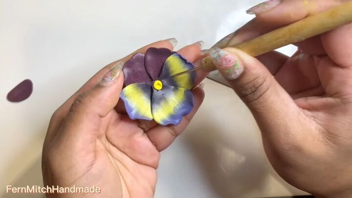 how to diy cute pansy earrings from polymer clay, Adding detail