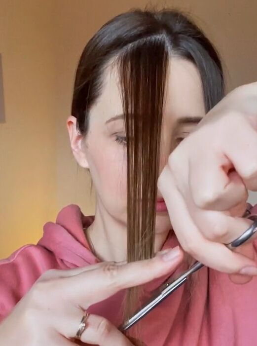 how to give yourself curtain bangs, Cutting hair