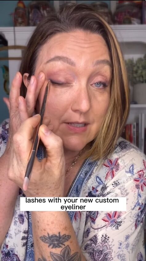 easy makeup hack how to turn eyeshadow into eyeliner, Lining eyes