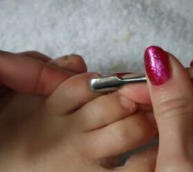 how to paint your toenails diy pedicure tutorial, Pushing cuticle