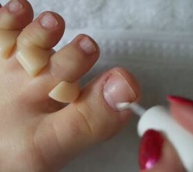 how to paint your toenails diy pedicure tutorial, Applying dehydrator