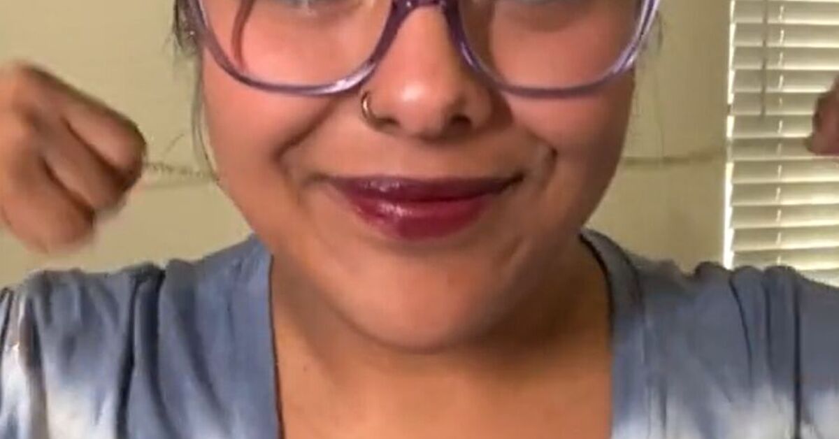 How To Wear Two Necklaces Without Tangling Upstyle how-to-wear-two-necklaces-without-tangling-upstyle