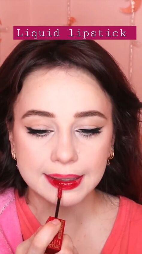 easy eye makeup tutorial for red lips, Applying lipstick