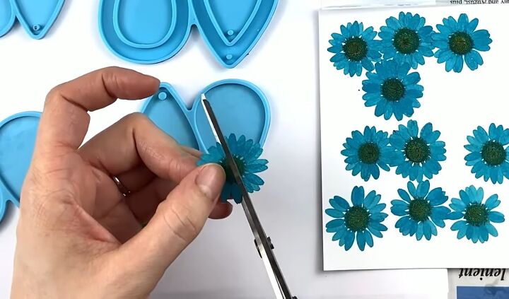 how to diy super cute resin flower earrings, Cutting flowers