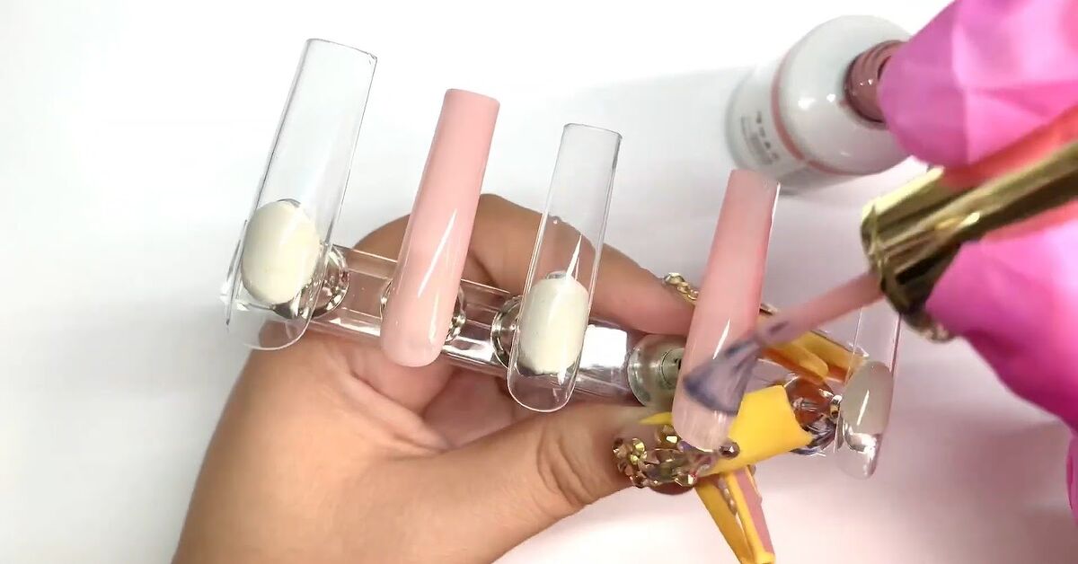 How to DIY Cute Spring Flower Nails | Upstyle