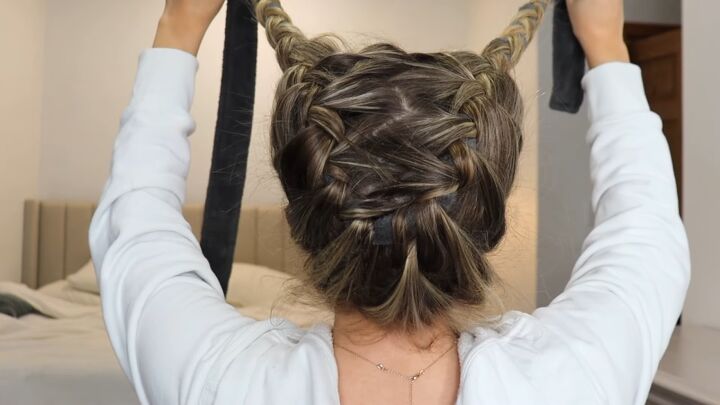 How to Create Gorgeous Heatless Curls With a Robe Tie | Upstyle