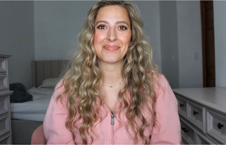 how to create gorgeous heatless curls with a robe tie
