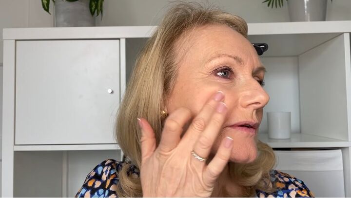 easy 10 minute makeup routine for mature skin, Adding blush