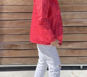 how to style a pink raincoat and white jeans, How to style a pink raincoat and white jeans