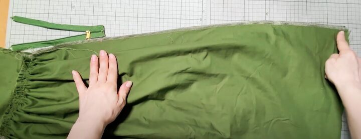 how to diy a beginner friendly midi skirt, Inserting zipper