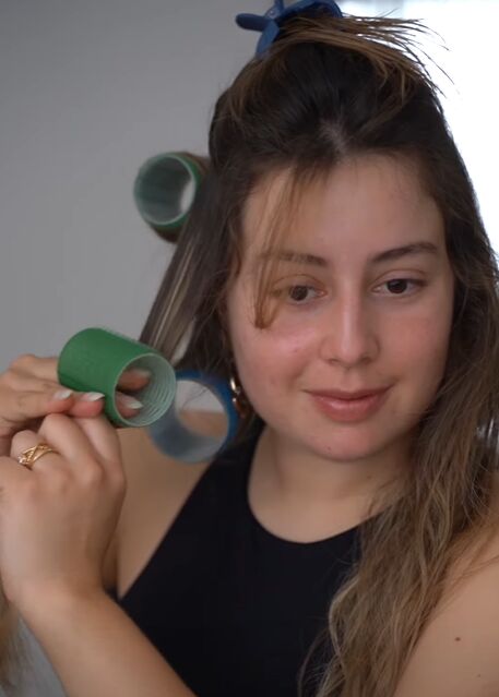 easy at home 90s blowout tutorial, Adding rollers