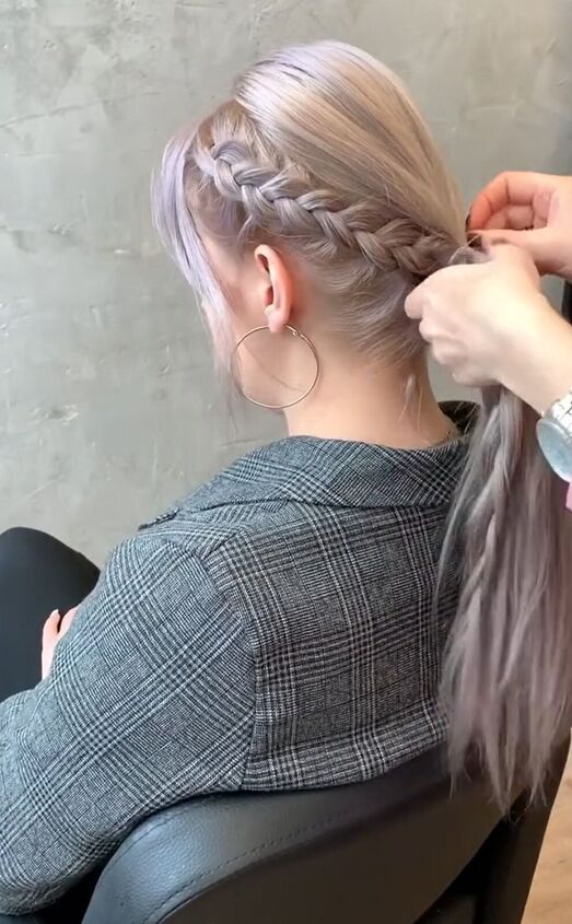 wow doing this to your hair gives such a unique look, Side Dutch braid